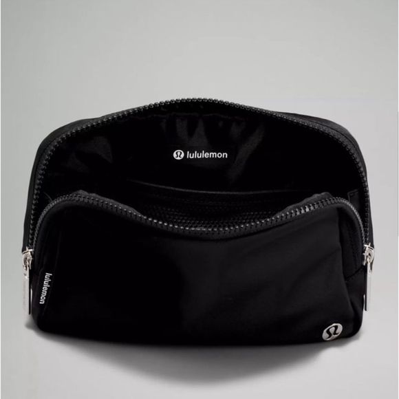❤️ONE LEFT NWT Lululemon Everywhere Belt Bag Black waist Fanny bag TikTok viral - Picture 3 of 12